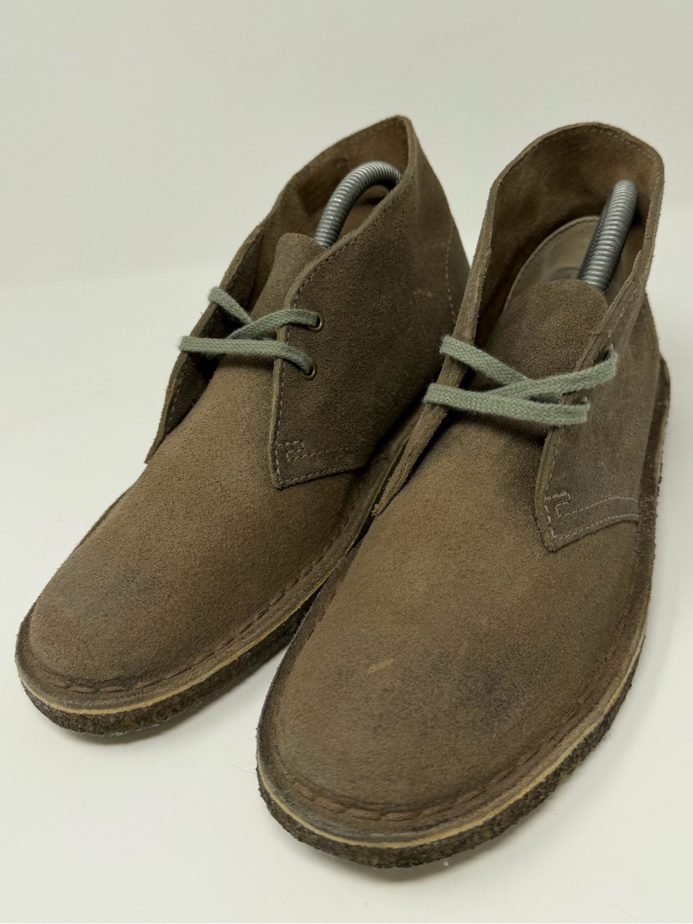 Clarks Brown Suede Chukka Boots with Olive Laces Sz.8